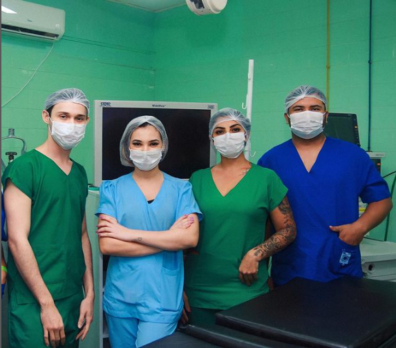Equipe cirúrgica da Clínica Tratar
